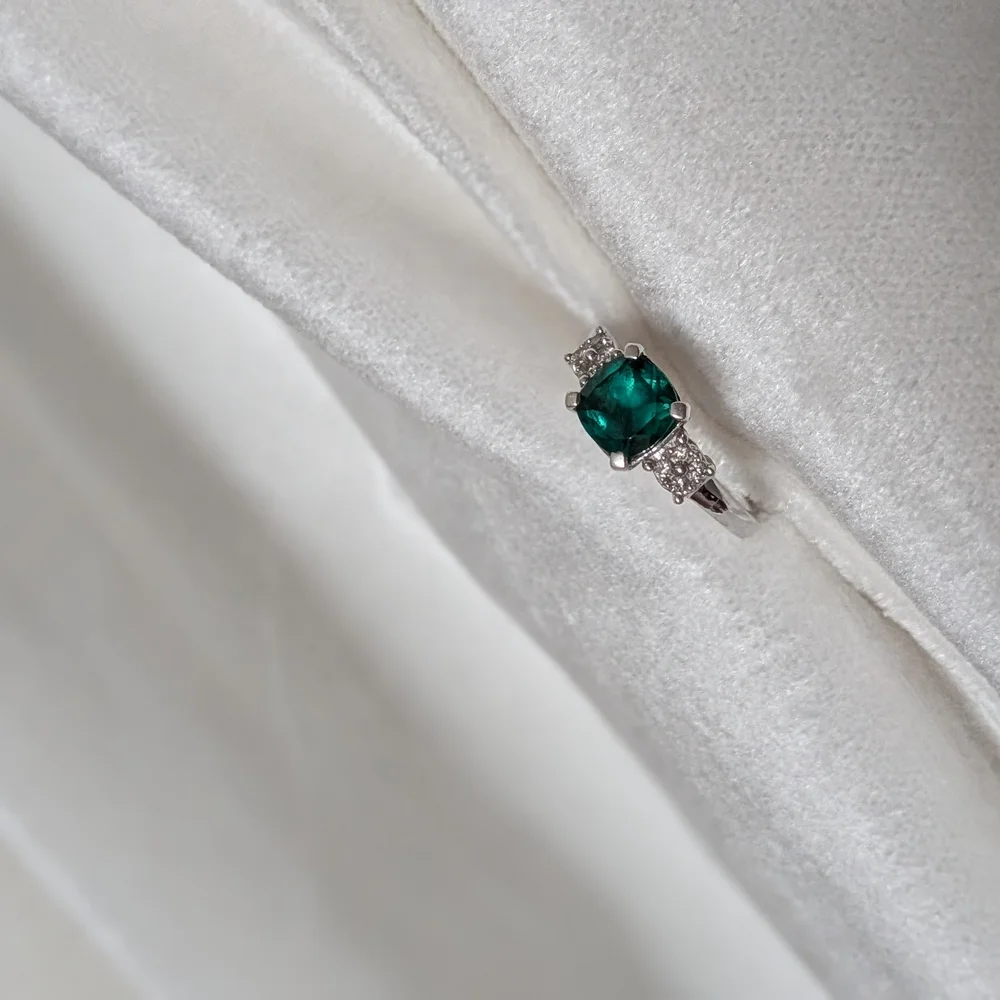 Emerald And Diamond White Gold Ring - Picture 11 of 13